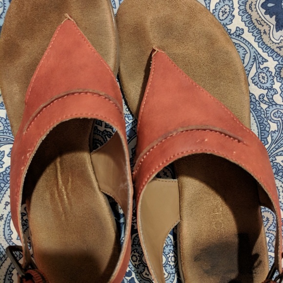 Sandals with some damage - Picture 2 of 2